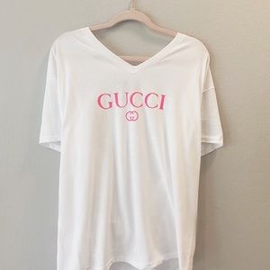 “gucci” v-neck tee
